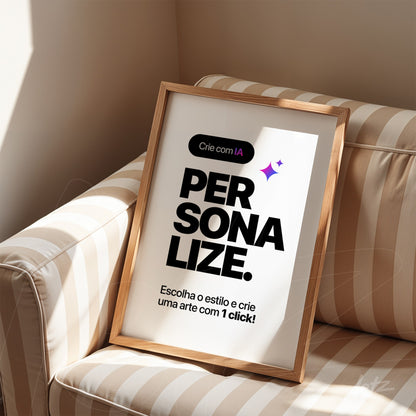 quadro com texto em estilo moderno destacando a palavra PERSONALIZE em moldura de madeira clara