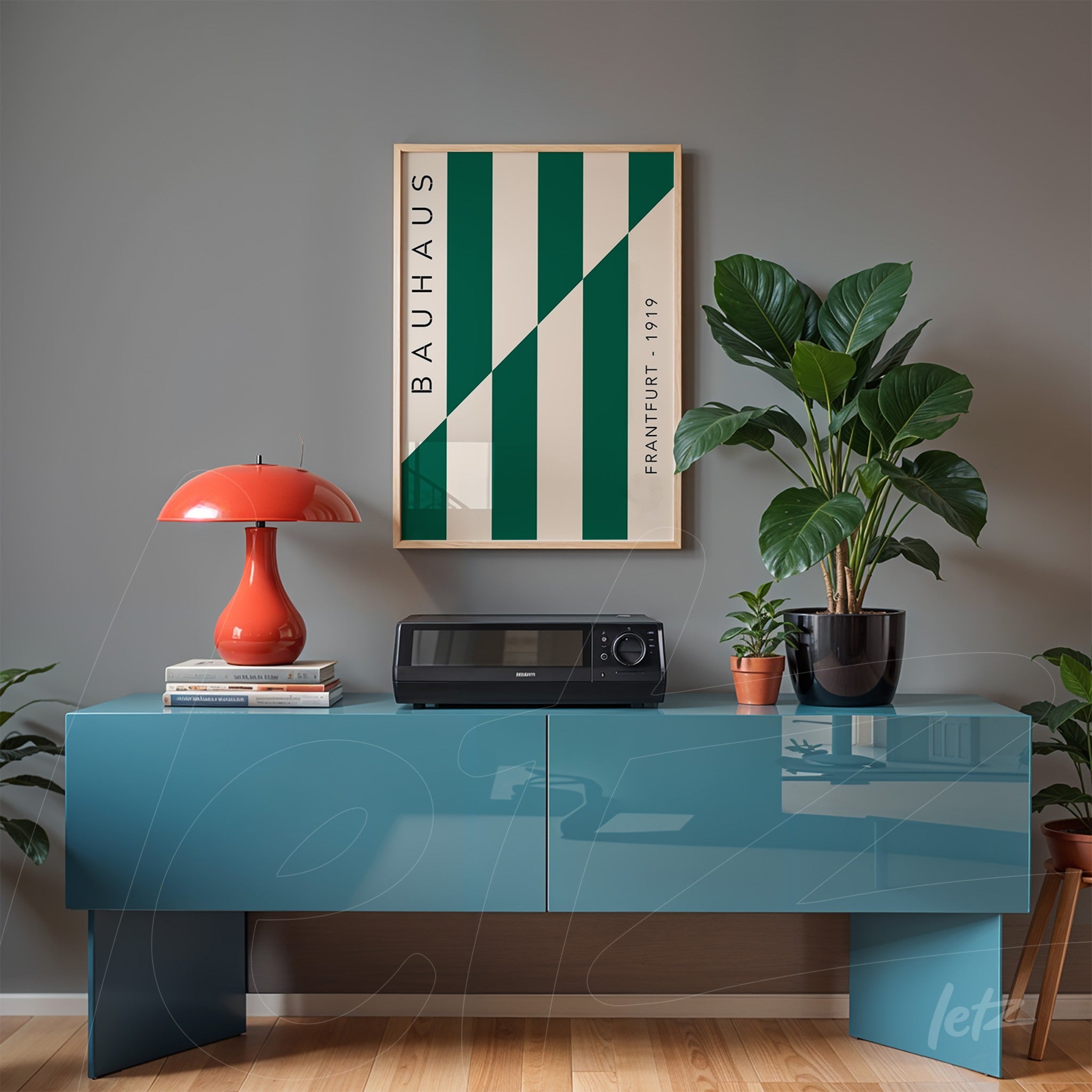 ambiente moderno com pôster minimalista estilo bauhaus em moldura clara sobre parede cinza