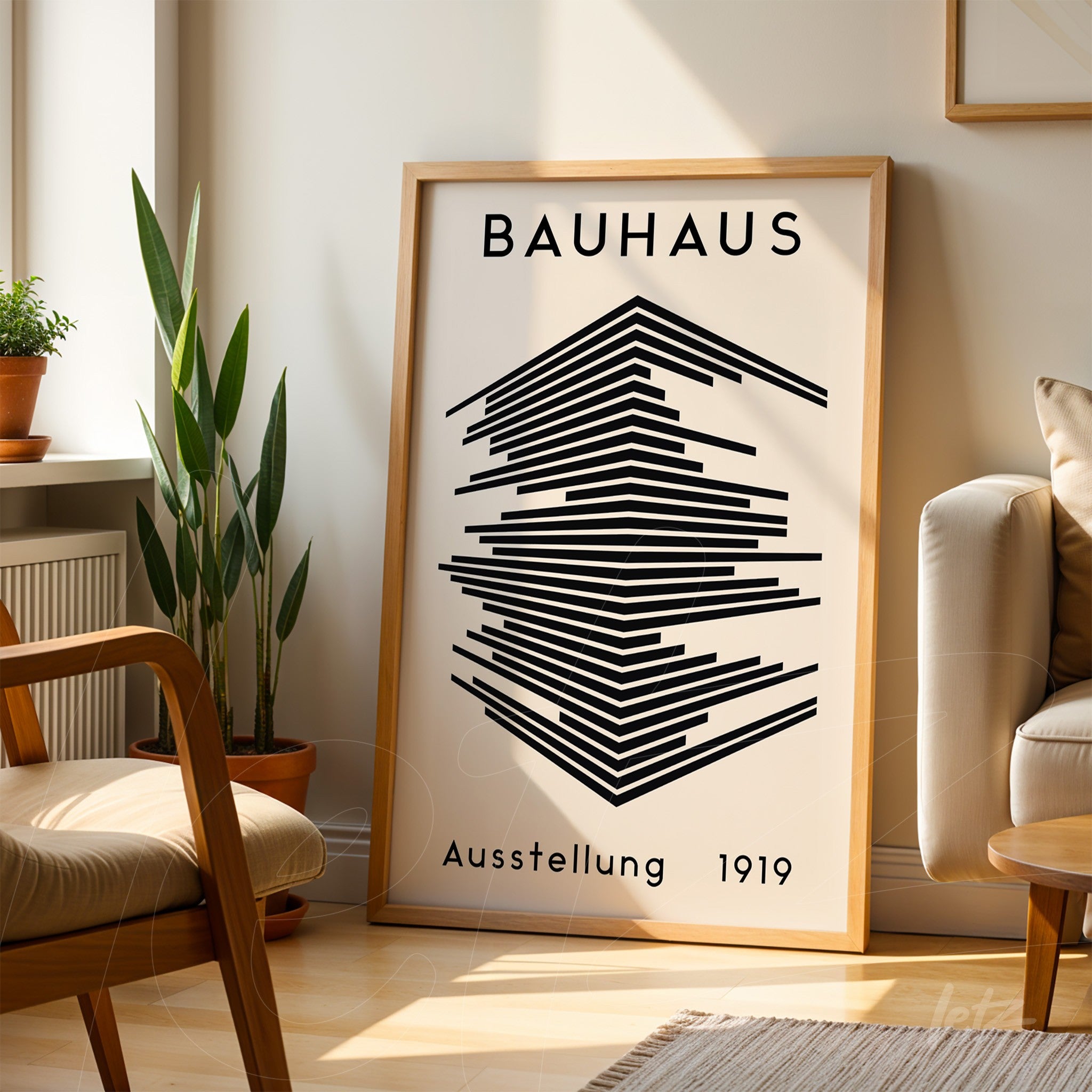 pôster com ilustração geométrica no estilo Bauhaus emoldurado em madeira clara apoiado em parede de sala moderna