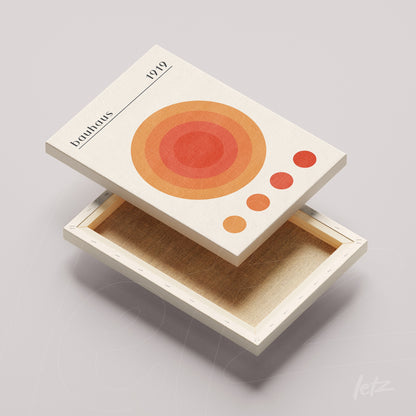 tela em canvas com arte geométrica inspirada na Bauhaus, apresentando círculos concêntricos em tons de laranja sobre fundo bege