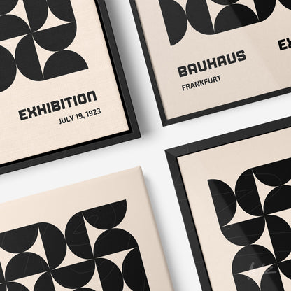 coleção de quadros modernos com design geométrico em preto sobre fundo bege e molduras pretas, influenciado pelo estilo Bauhaus