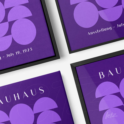quatro quadros de arte digital estilo bauhaus com formas geométricas circulares em tons de roxo, com molduras pretas finas