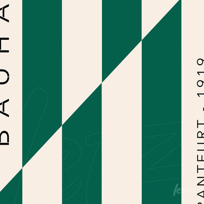 quadro em canvas com arte geométrica estilizada em verde e bege, com texto lateral