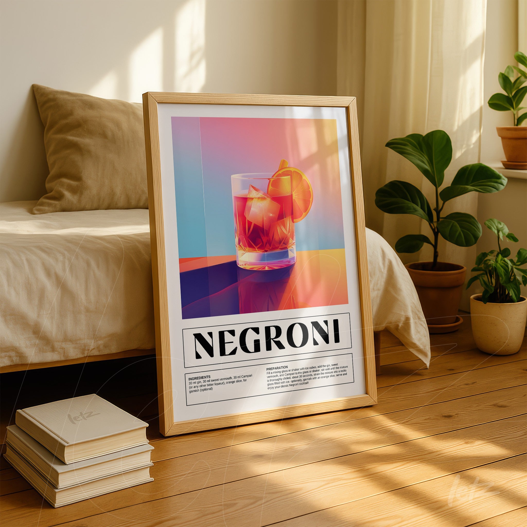 quadro com arte gráfica vibrante do drink negroni em moldura de madeira clara em ambiente com sofá e plantas