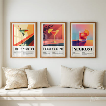 série de quadros decorativos com ilustrações de drinks, incluindo dirty martini, cosmopolitan e negroni, em molduras de madeira clara