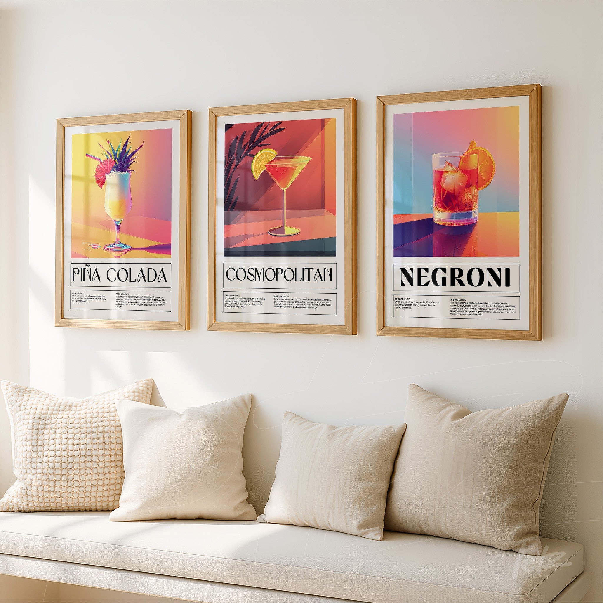 coleção de quadros decorativos com drinks em moldura dourada, destacando os coquetéis piña colada, cosmopolitan e negroni em fundo colorido