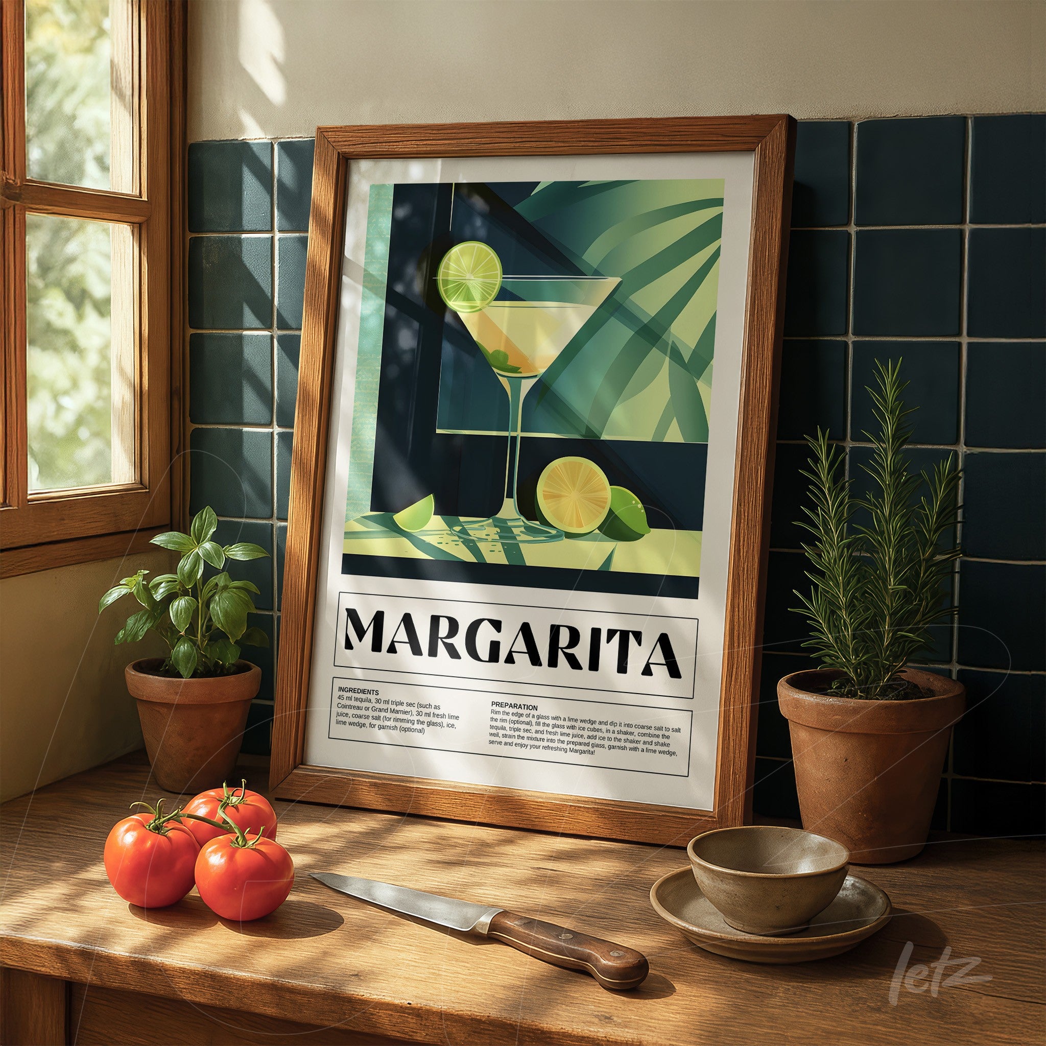 quadro com arte digital de uma margarita em moldura de madeira clara, apresentado sobre uma mesa com tomates e plantas em vasos