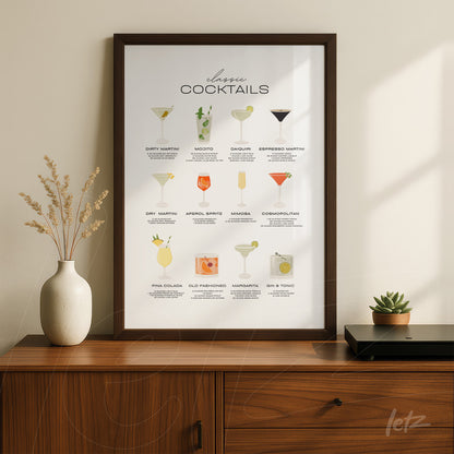 quadro emoldurado com ilustrações de drinks clássicos em fundo claro e moldura marrom