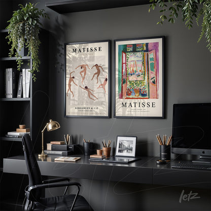 composição de quadros decorativos inspirados em Matisse em moldura preta, expostos sobre parede cinza em escritório moderno