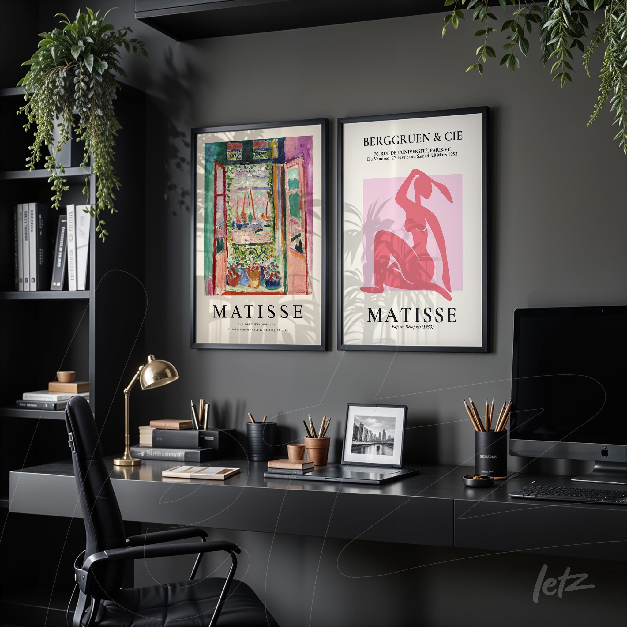 composição de quadros com obras de Matisse em moldura preta em ambiente de escritório moderno