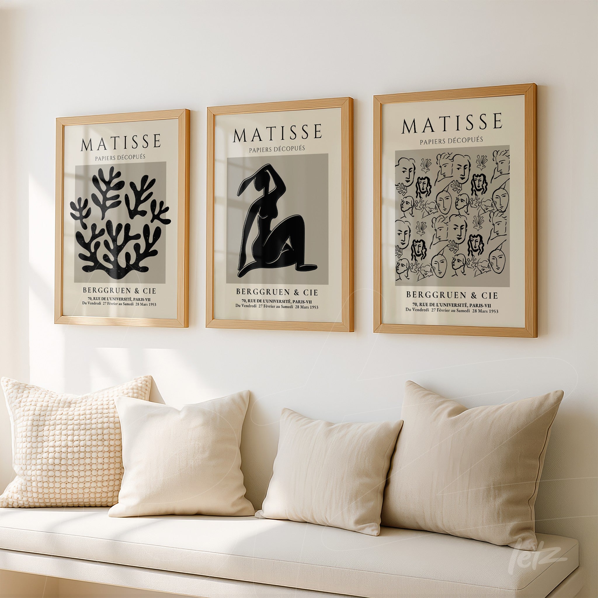 composição de três quadros em moldura bege apresentando obras de arte de Matisse com temas de figuras humanas, natureza e formas abstratas, expostos sobre parede clara