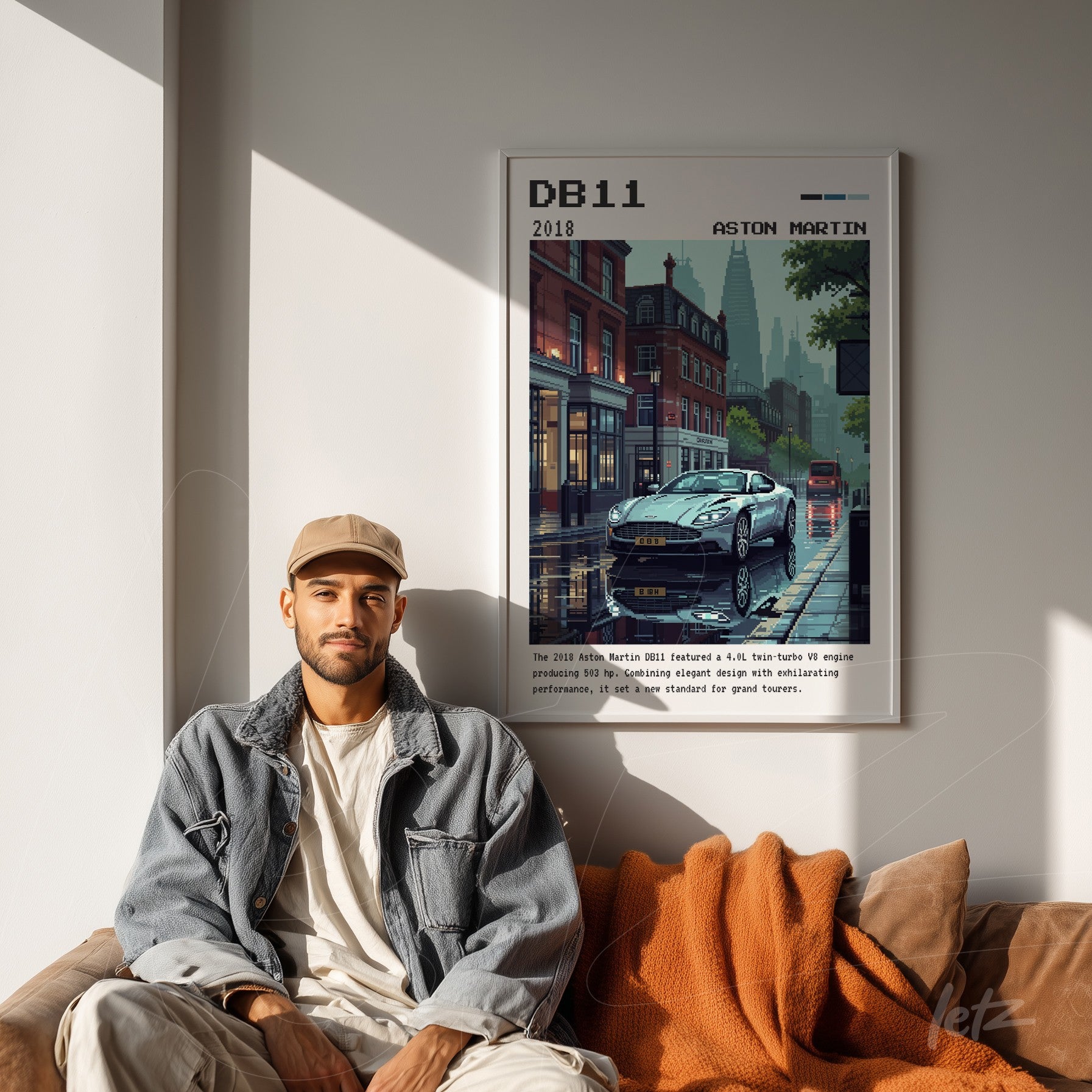 quadro com arte gráfica do carro Aston Martin DB11 com fundo urbano em moldura branca, exibido em ambiente de sala moderna