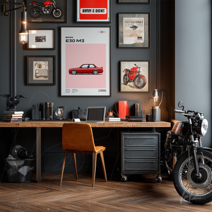 quadro com arte da BMW E30 M3 em moldura preta em uma parede de escritório decorada com itens vintage e uma moto projetada classicamente ao lado de uma mesa de madeira