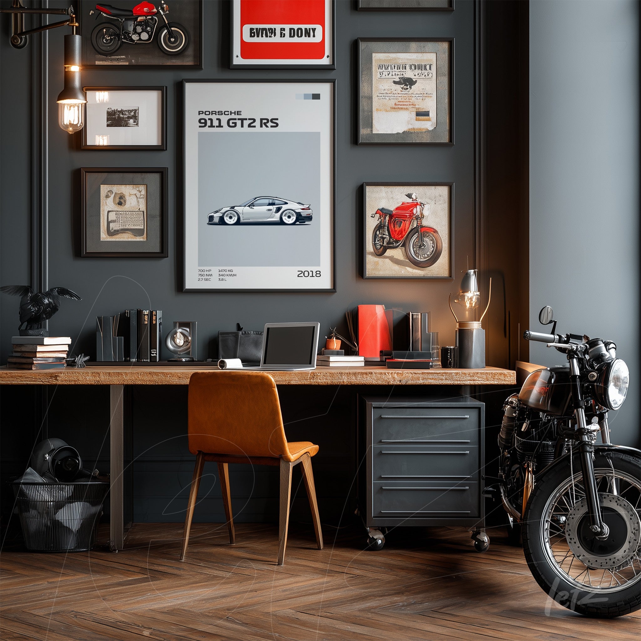 composição de quadros em parede escura com artes de motos e carro, mesa de madeira com cadeira de couro e motocicleta vintage ao lado