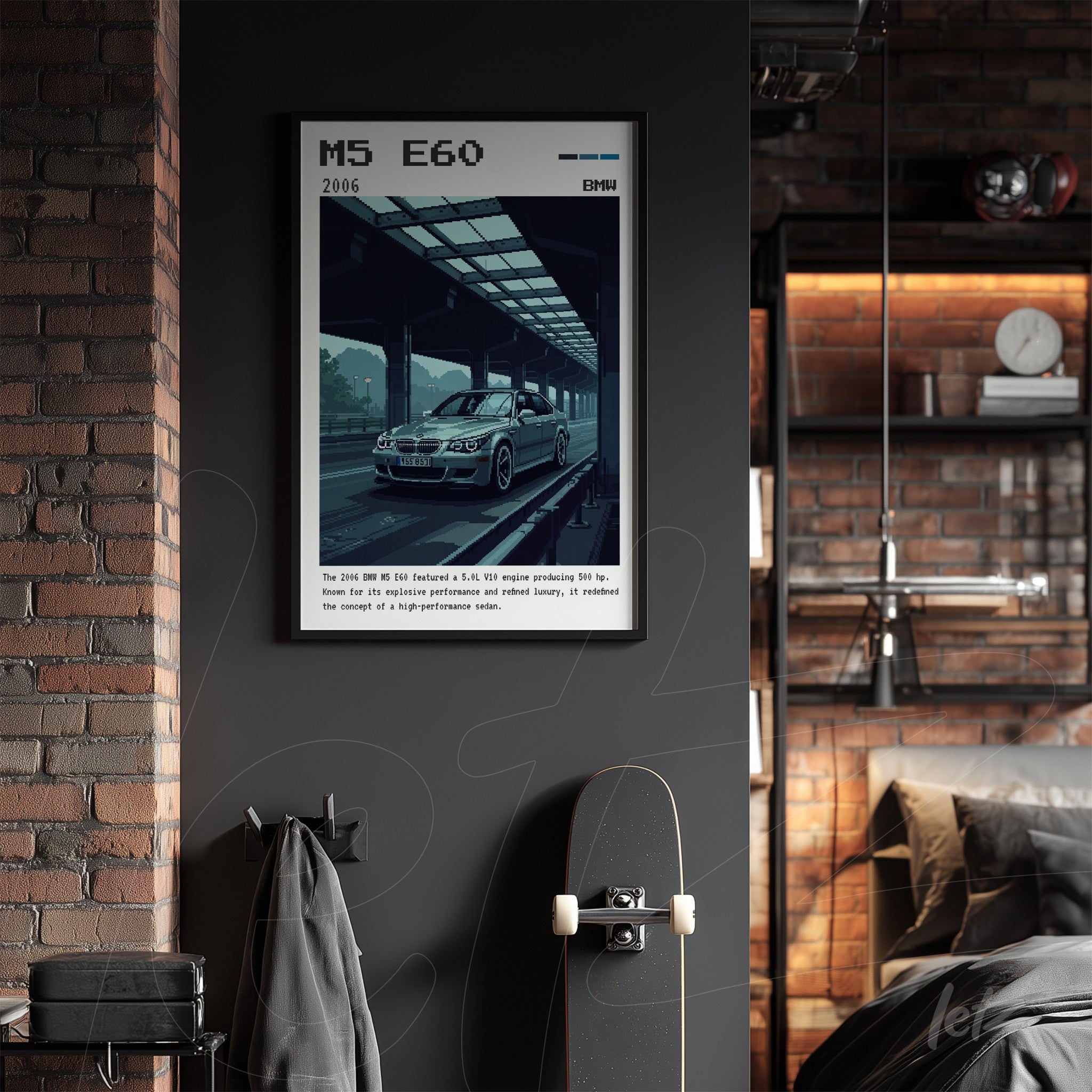 quadro com arte digital de um BMW M5 E60 de 2006 em moldura preta, exibido em uma parede escura com detalhes industriais