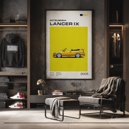 quadro com arte retrô do carro Mitsubishi Lancer IX em fundo amarelo vibrante, exibido em ambiente moderno com prateleiras escuras
