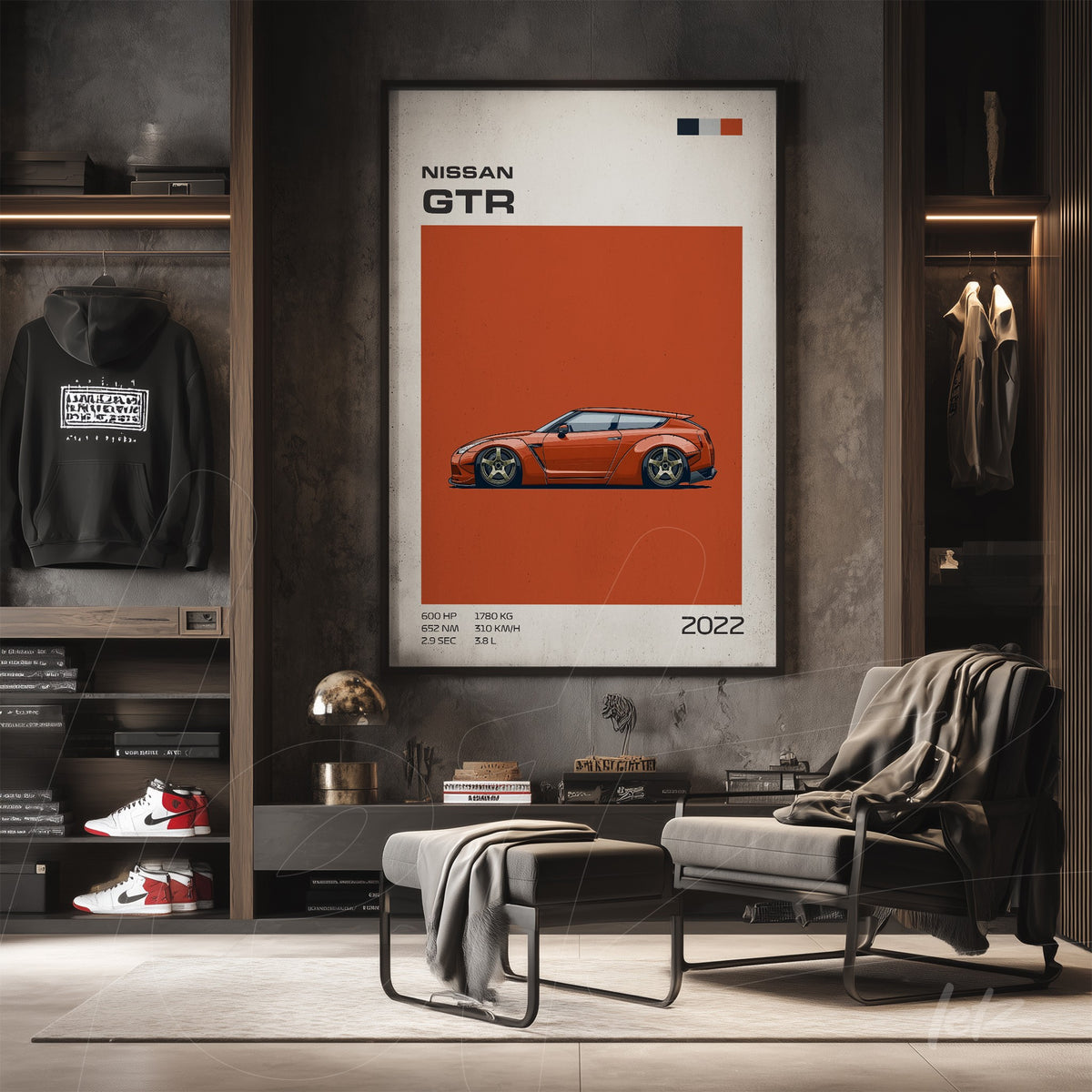 quadro com ilustração artística do carro Nissan GTR em fundo laranja vibrante, moldura clara exposto em ambiente moderno