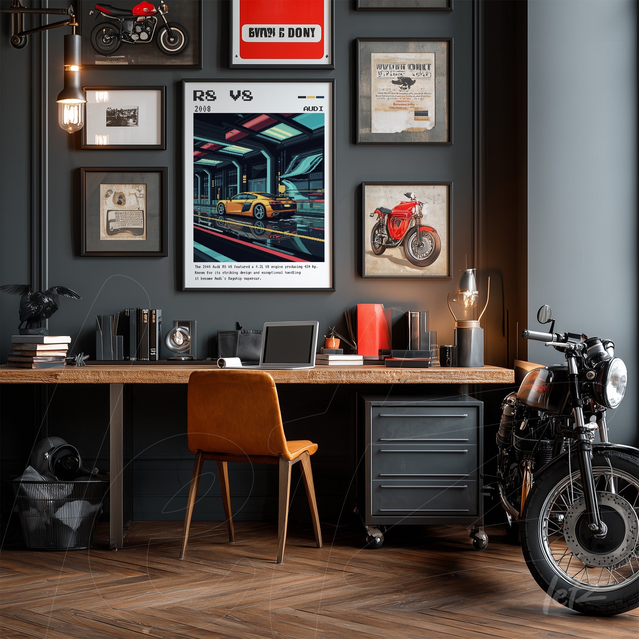 composição de quadros decorativos em parede escura com arte de carro esportivo em destaque, mesa de madeira com cadeira laranja e motocicleta vintage ao lado