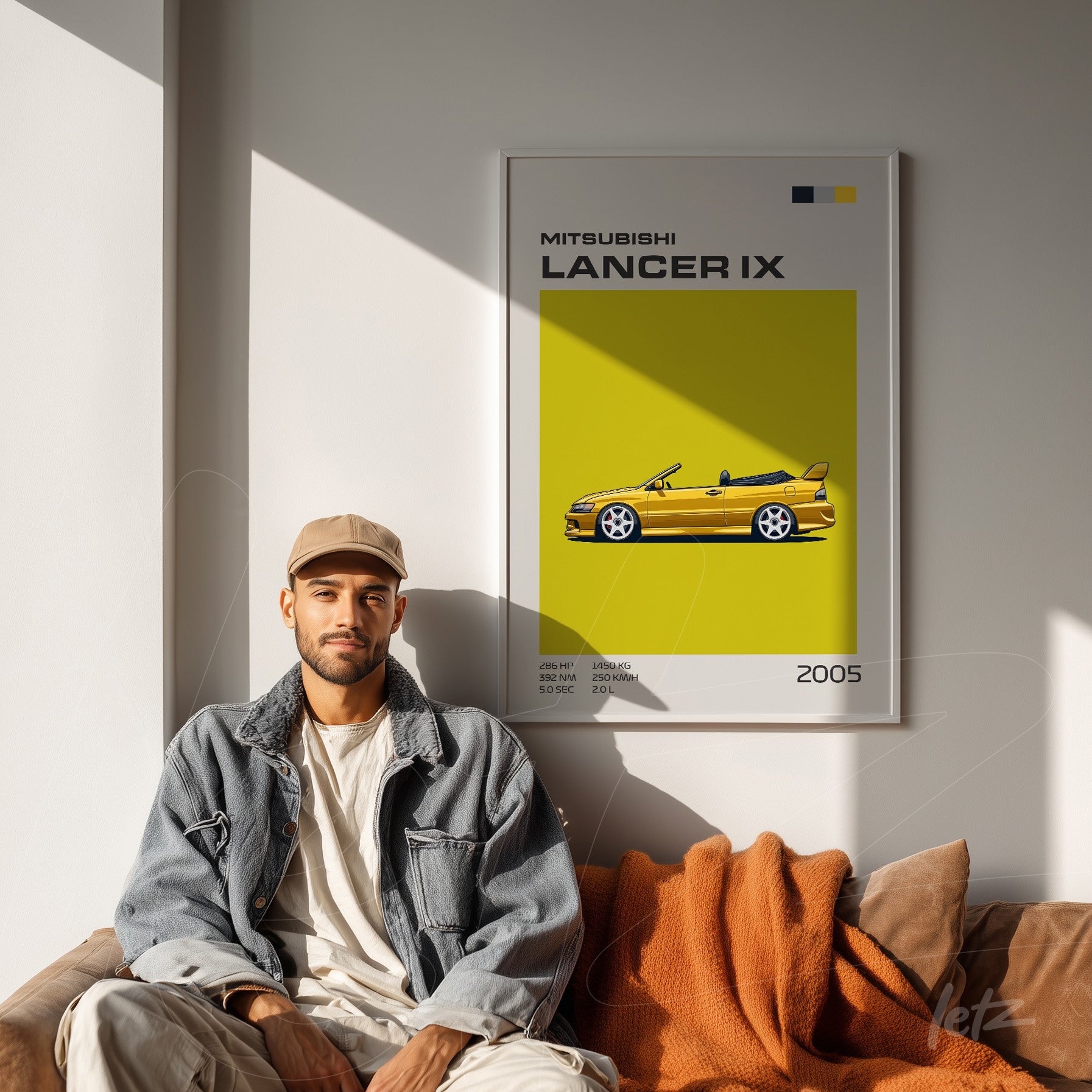 quadro de arte com ilustração do carro Mitsubishi Lancer IX em fundo amarelo vibrante, exido sobre sofá marrom