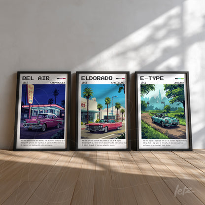 composição de três quadros com ilustrações vintage de carros clássicos, sendo um Bel Air de 1957 em um diner, um Eldorado de 1959 em frente a uma loja, e um E-Type de 1961 em uma estrada arborizada, todos com molduras pretas