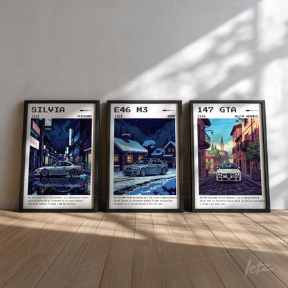 série de quadros com ilustrações de carros clássicos, molduras pretas, fundo de parede clara e chão de madeira, destacando o Nissan Silvia 2002, BMW E46 M3 2004 e Alfa Romeo 147 GTA 2004 em ambientes urbanos e rurais