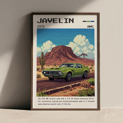 quadro com arte digital do carro Javelin 1973 em moldura escura com fundo de montanhas e cactos