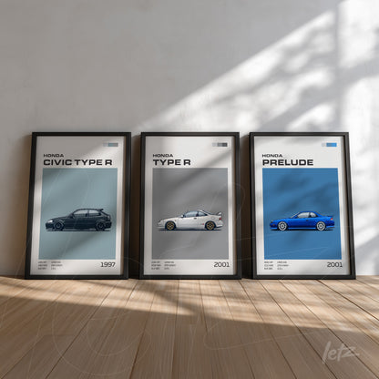 série de quadros com ilustrações de carros Honda, incluindo Civic Type R, Type R e Prelude, em molduras pretas sobre chão de madeira
