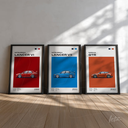 composição com três quadros de carros esportivos, sendo o primeiro em fundo vermelho com um Lancer VI de 1999, o segundo em fundo azul com um Lancer VII de 2001, e o terceiro em fundo branco apresentando um Nissan GTR de 2022, todos com moldura preta