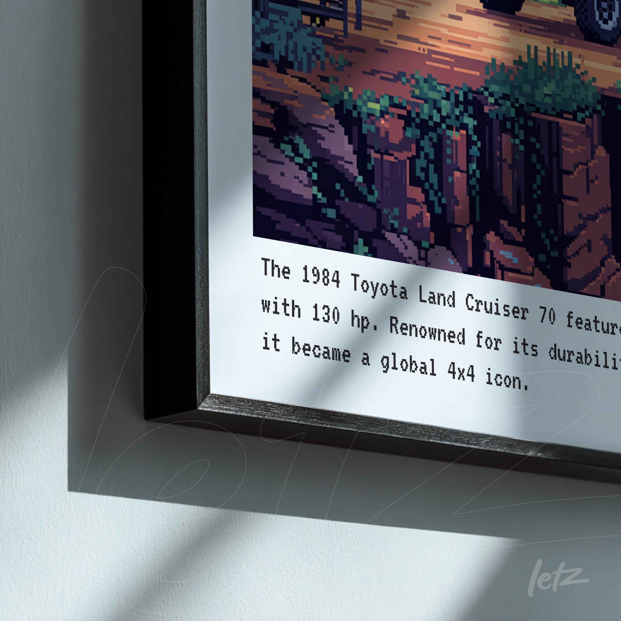 quadro com arte em pixel art de uma Toyota Land Cruiser 70 em uma cena de off-road, moldura preta elegante e texto informativo abaixo da imagem