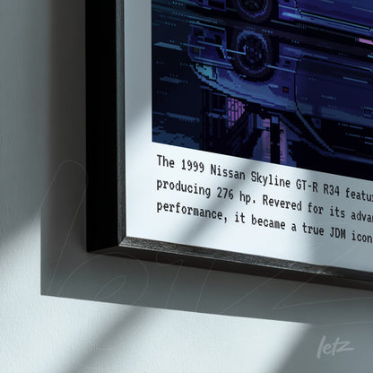 quadro com arte digital do carro Nissan Skyline GT-R R34 em moldura preta com detalhes em texto descritivo