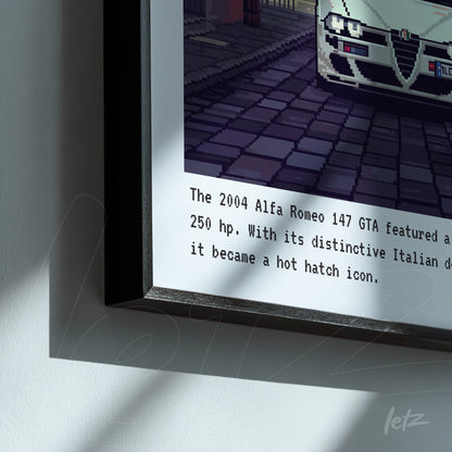 quadro digital com arte pixelada de um Alfa Romeo 147 GTA em moldura preta, destacando detalhes do carro e fundo de rua