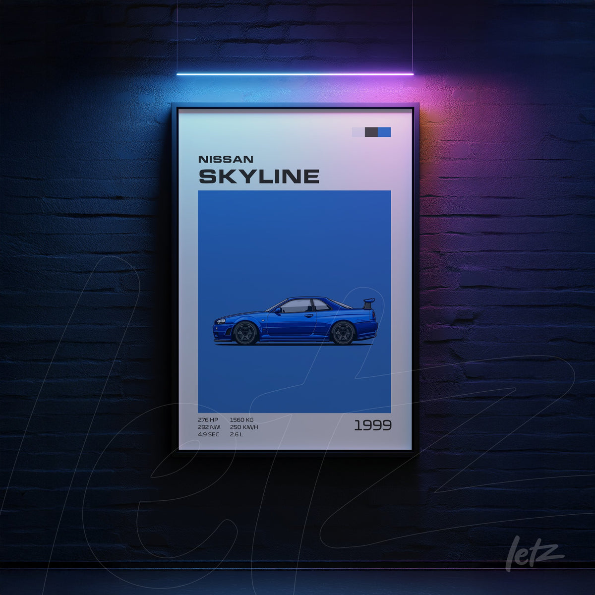 quadro com arte moderna do carro Nissan Skyline, fundo azul e texto informativo, moldura preta