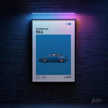 quadro com ilustração do carro Porsche 911 azul em moldura escura sobre parede azul escura