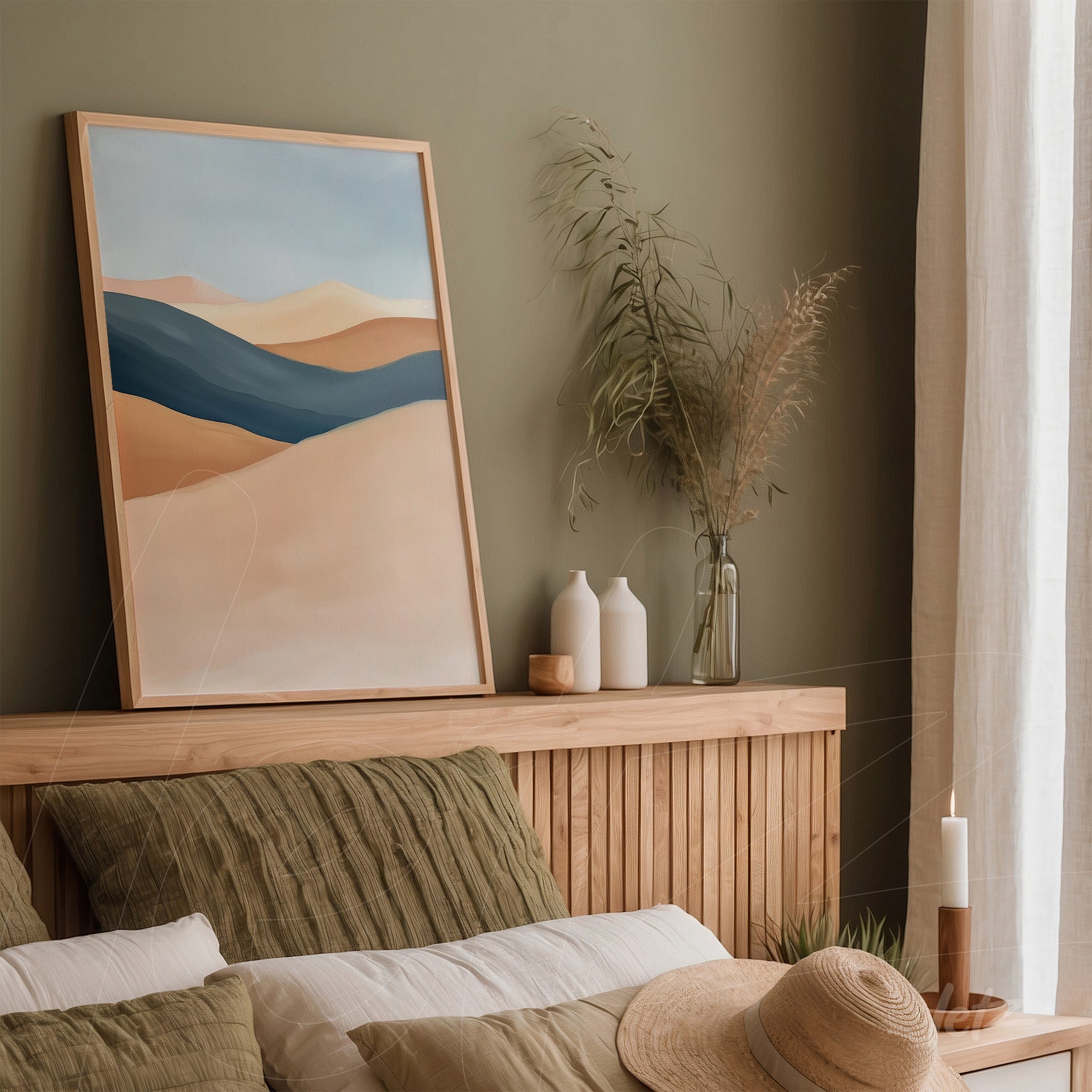 quadro com arte abstrata de paisagem em moldura de madeira clara sobre parede verde