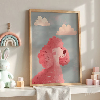 quadro com ilustração de poodle rosa em fundo cinza, moldura de madeira clara