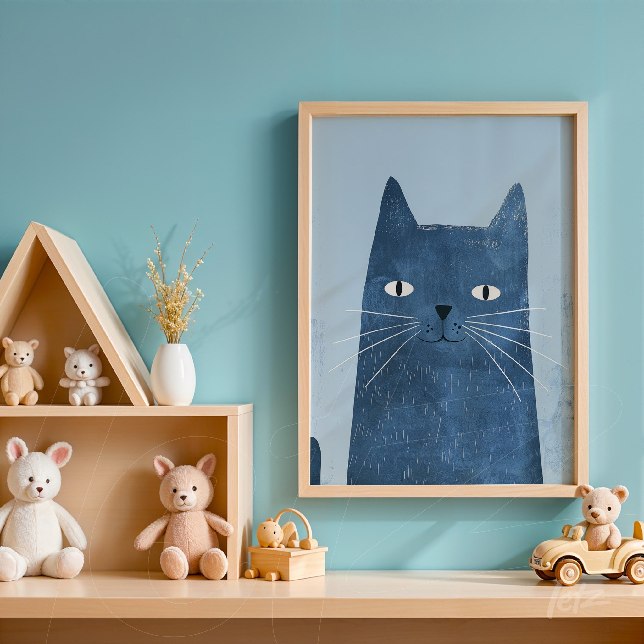 quadro com ilustração de um gato azul em moldura de madeira exposto em um ambiente infantil