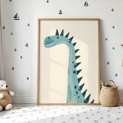 quadro com arte de dinossauro divertido em moldura de madeira clara exibido sobre parede neutra de sala infantil