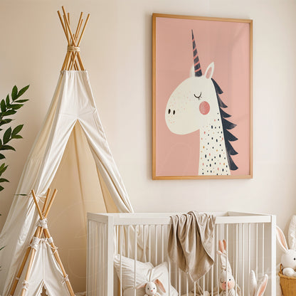 quadro com ilustração de unicórnio em fundo rosa e moldura de madeira clara