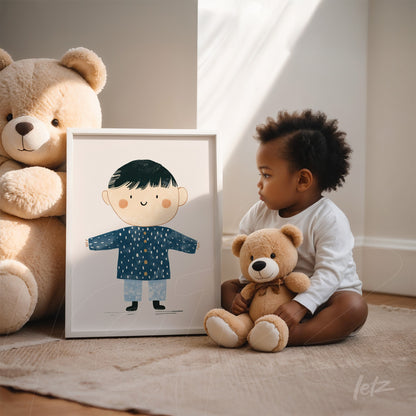 quadro com ilustração infantil de menino com camisa azul e fundo claro, apoiado em chão neutro ao lado de uma criança e de um urso de pelúcia