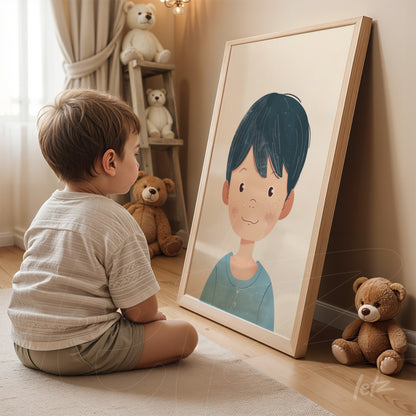 quadro em moldura de madeira retratando o rosto de um menino com cabelo escuro e camiseta azul, apoiado no chão de um quarto infantil