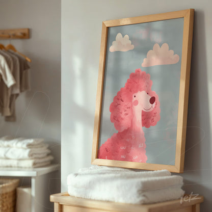 quadro com ilustração de um poodle rosa em moldura de madeira clara, exibido em um ambiente aconchegante com toalhas empilhadas