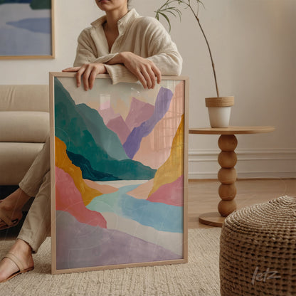 quadro com paisagem abstrata em tons pastel, moldura clara e exibição em ambiente aconchegante