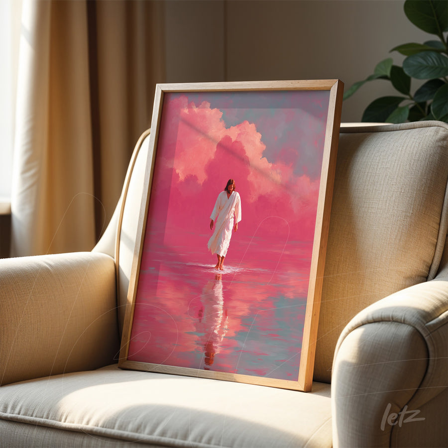 quadro com arte de figura solene caminhando sobre água em tons rosados com moldura de madeira clara