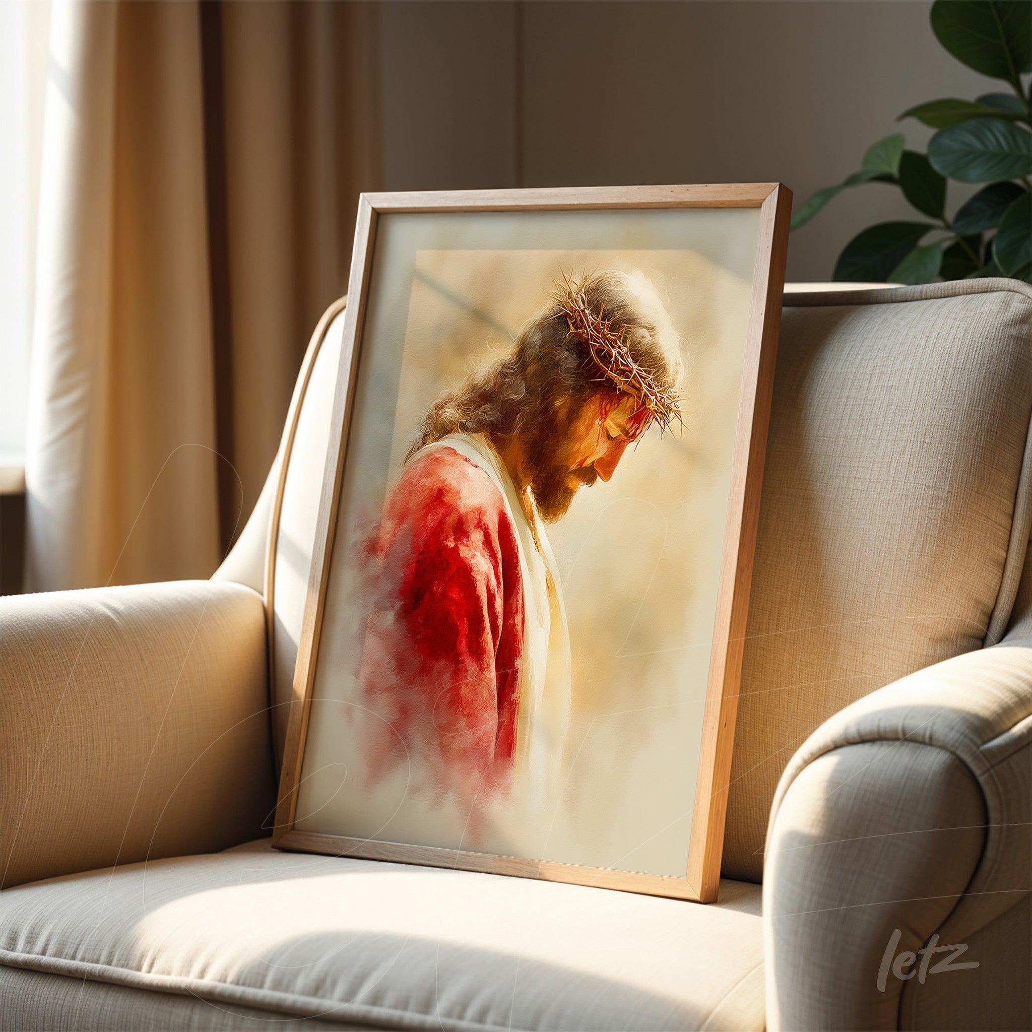 quadro com imagem de Jesus Cristo usando coroa de espinhos em moldura de madeira clara