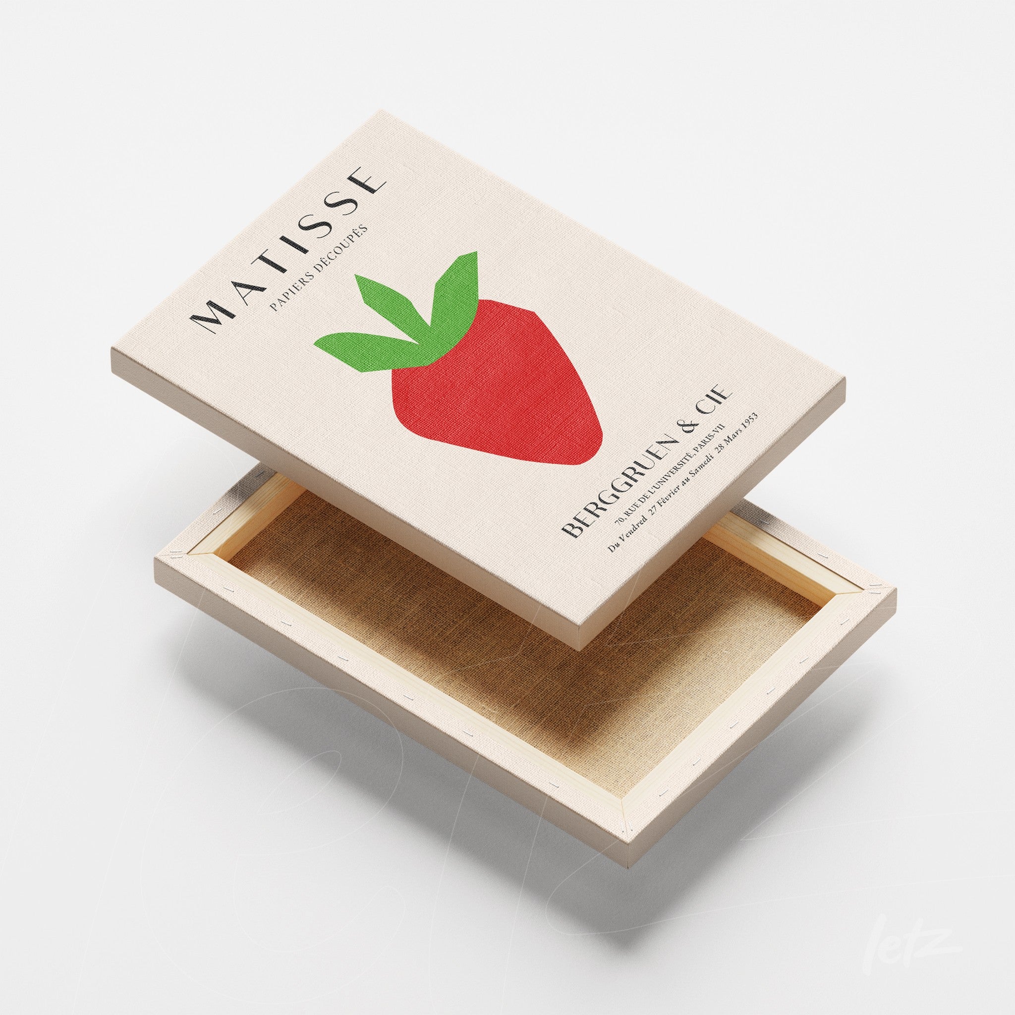 quadro em canvas com arte estilizada de morango em fundo claro, moldura de madeira aparente