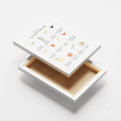 quadro de cocktails em tela canvas exibido sobre fundo branco com acabamento de madeira natural