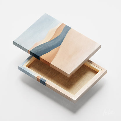 quadro em canvas com arte abstrata em tons de bege e azul, mostrando formas suaves de montanhas e um rio