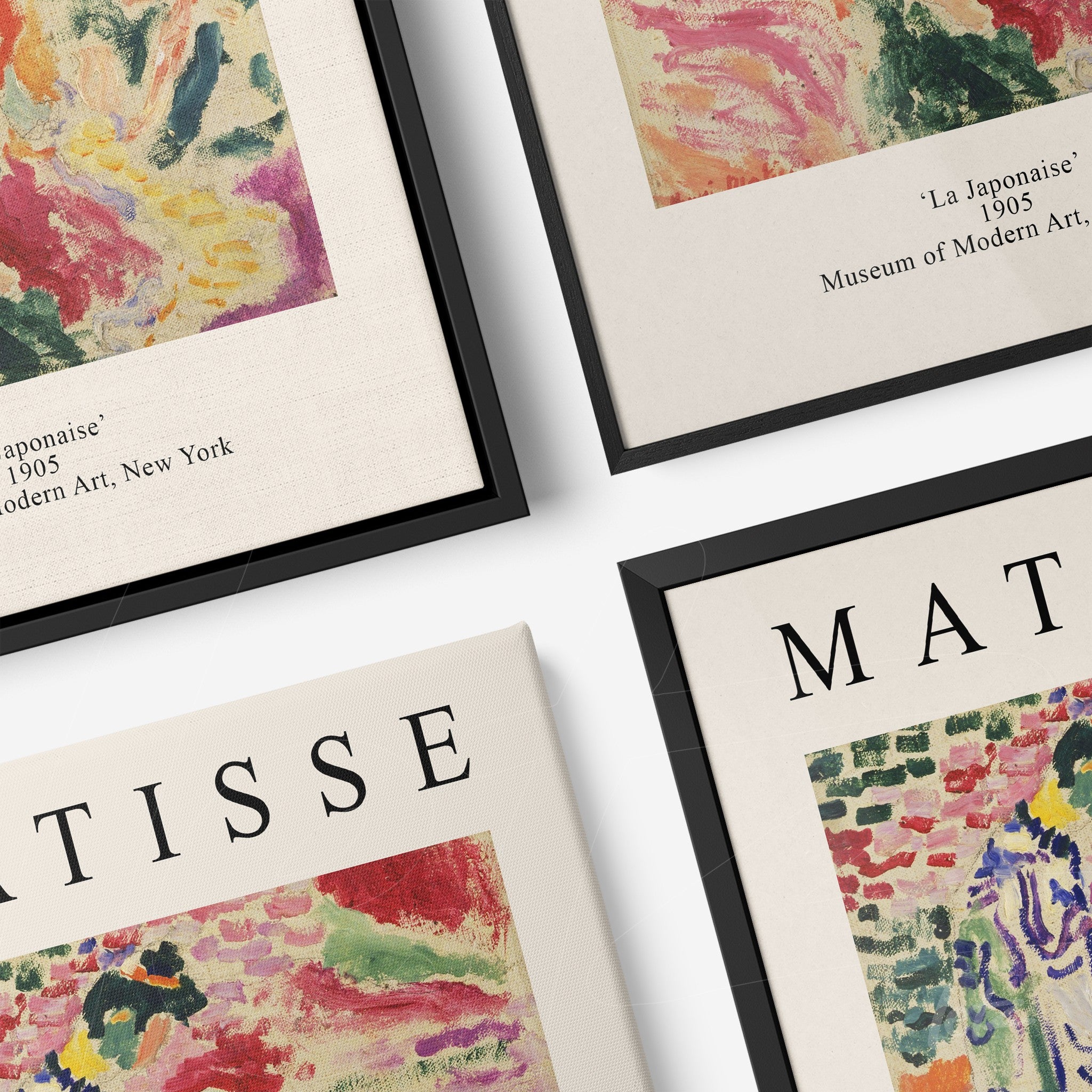 composição de quadros com design moderno exibindo a arte 'La Japonaise' de Matisse com moldura preta e branca