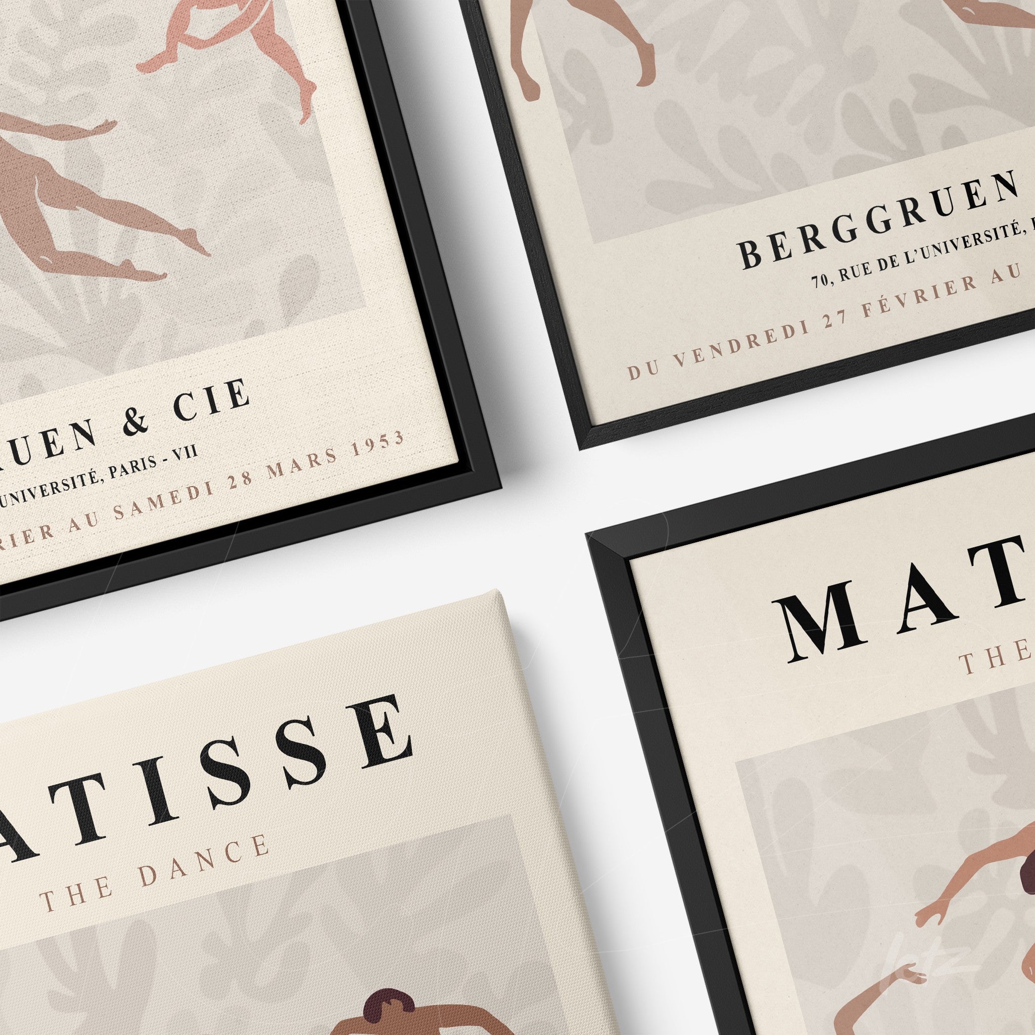 composição de quadros com arte de Matisse e Berggruen, molduras pretas e fundo claro com elementos florais