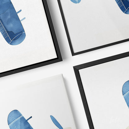 composição com quadros em diferentes molduras, apresentando ilustrações abstratas em tons de azul em fundo claro